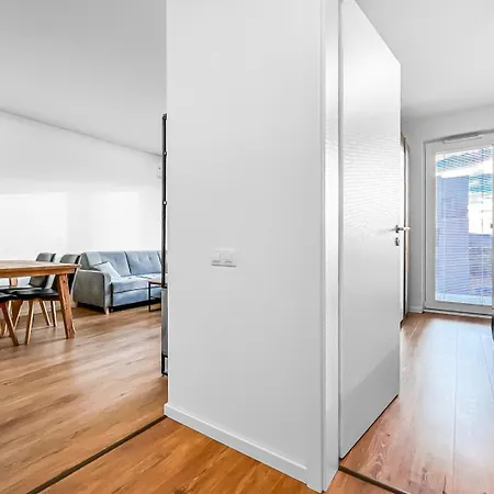 Svetly S Parkovanim A Klimatizaciou V Novostavbe Apartmán *