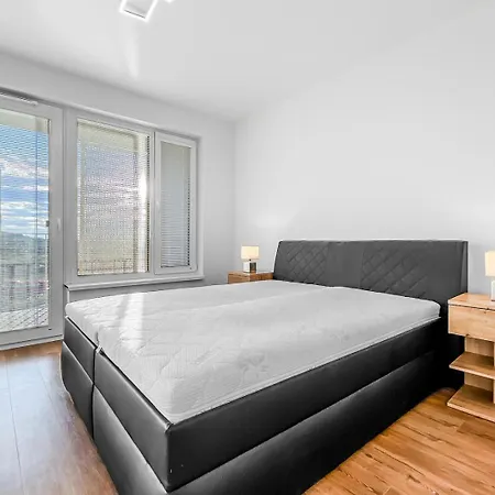 Apartmán Svetly S Parkovanim A Klimatizaciou V Novostavbe *